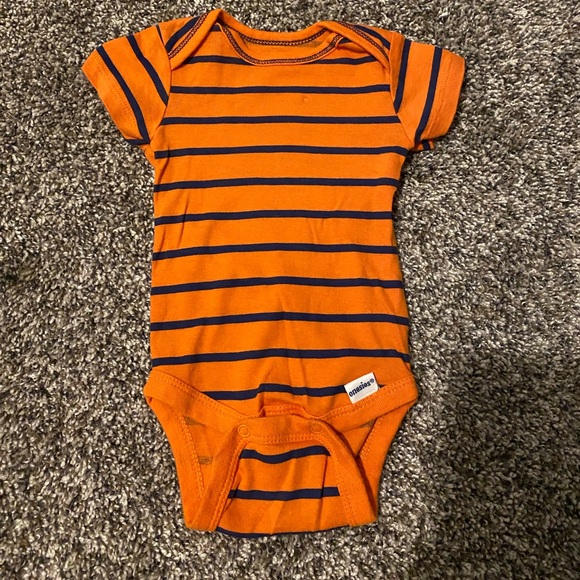 10 Baby Boy Onesies. 1 pair of Pajamas. Size 0-3 month. Gerber Brand. - Picture 11 of 12